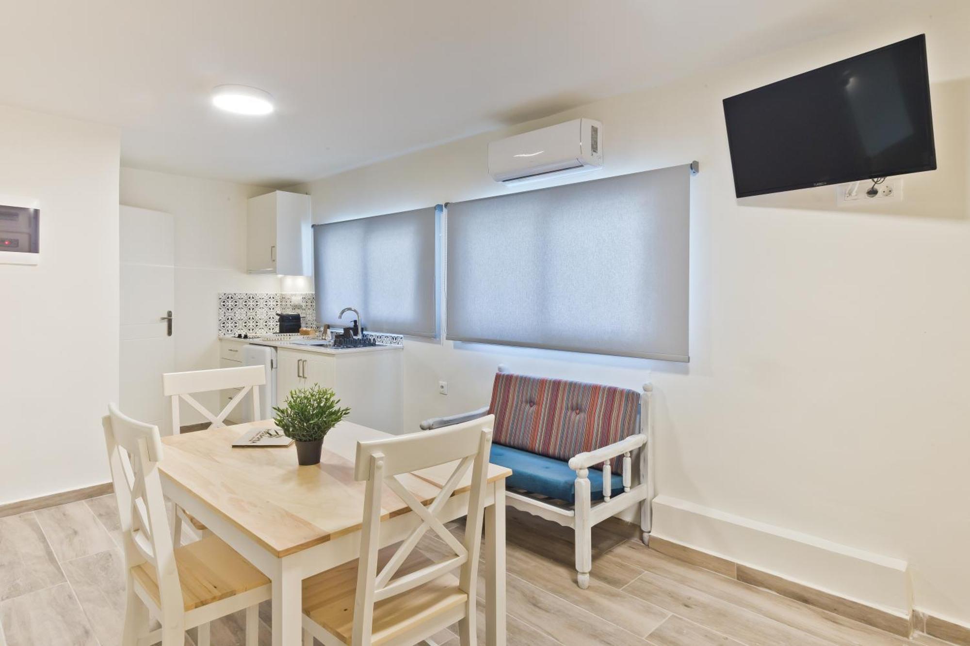 Posidonia Luxury Suites カルパトス エクステリア 写真