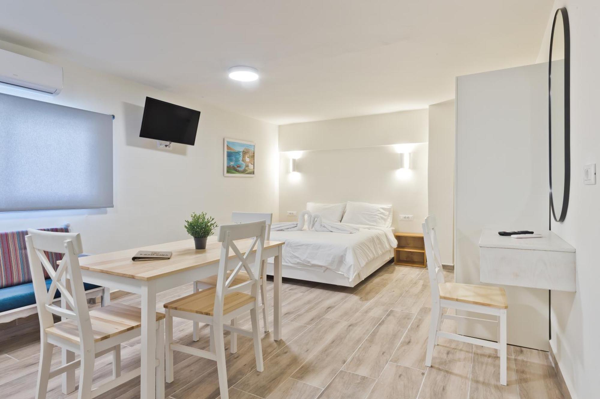 Posidonia Luxury Suites カルパトス エクステリア 写真