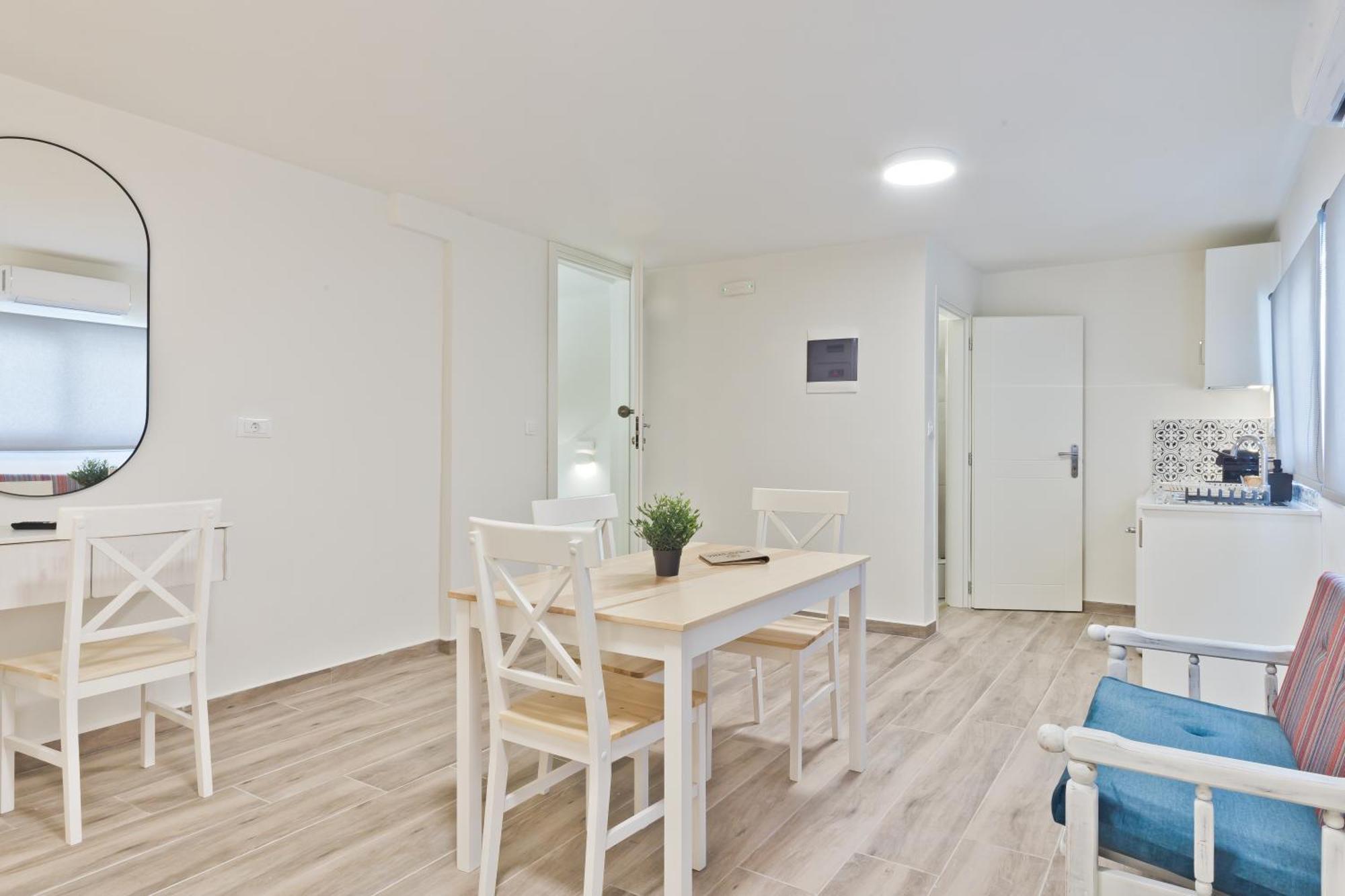 Posidonia Luxury Suites カルパトス エクステリア 写真