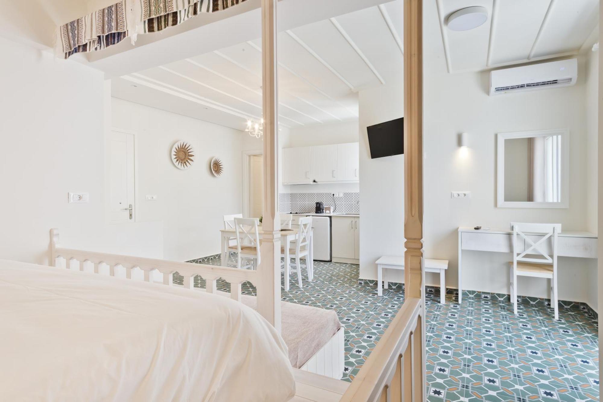 Posidonia Luxury Suites カルパトス エクステリア 写真