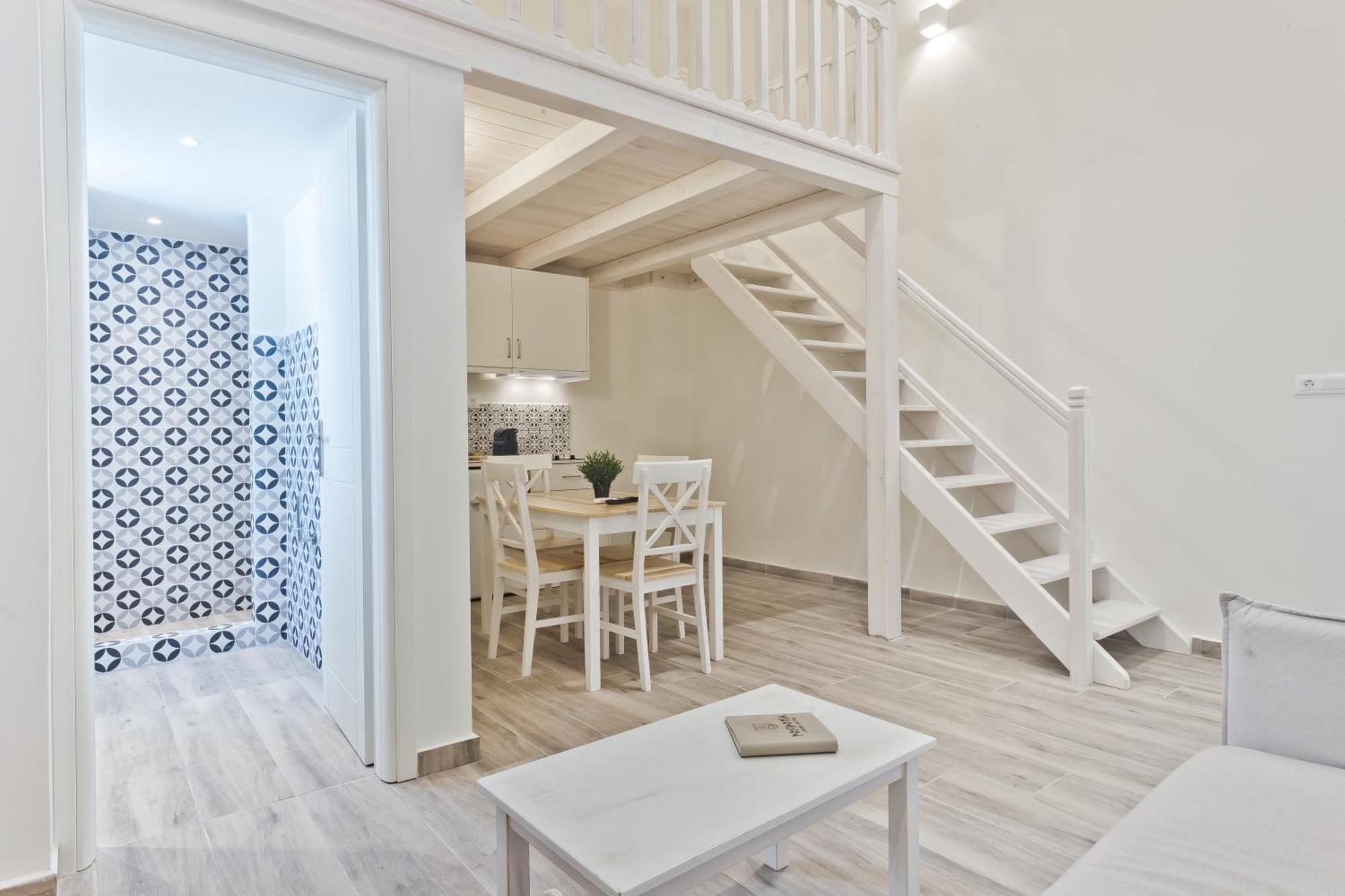 Posidonia Luxury Suites カルパトス エクステリア 写真
